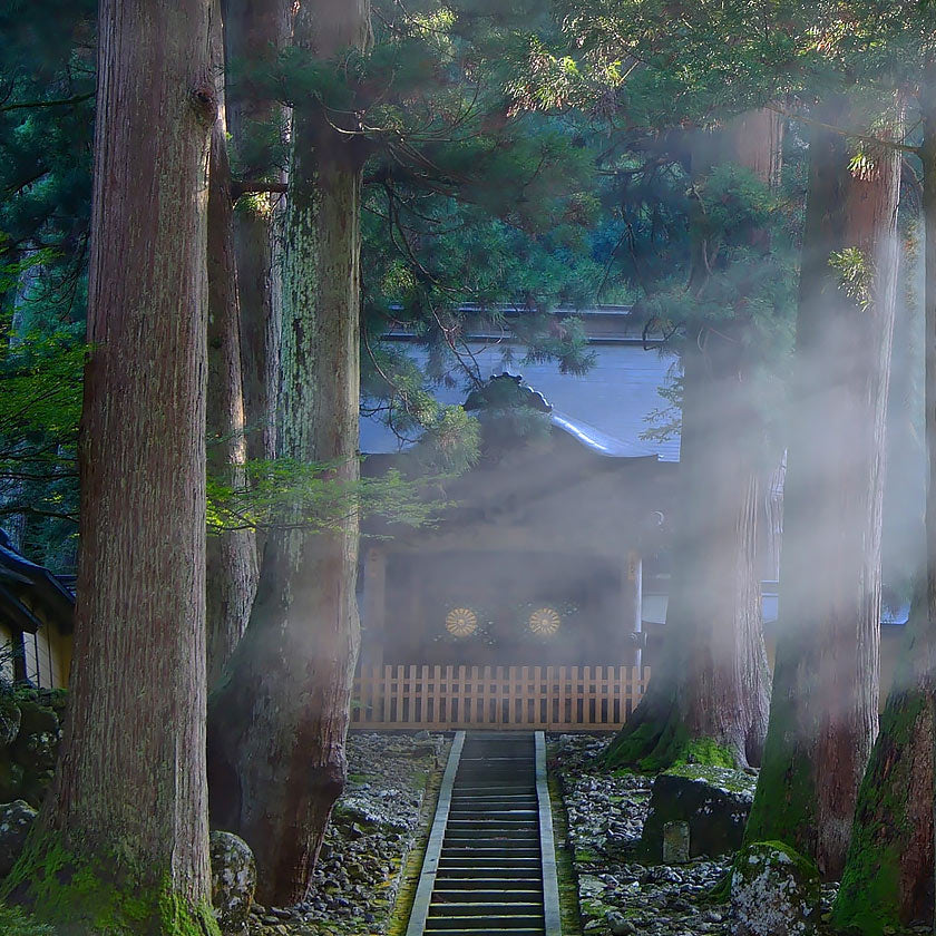 Listening to Kunmeido Reiryokoh 零陵香