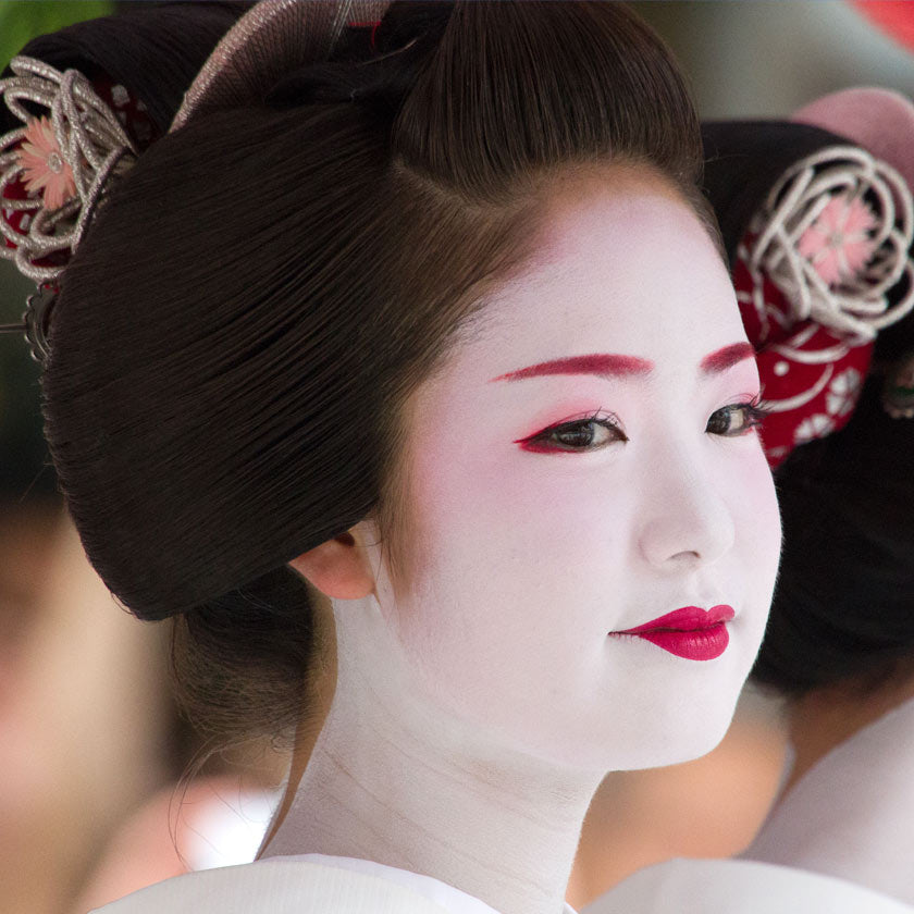 Listening to Seikado Tokusen Jinsui Vietnamese Aloeswood