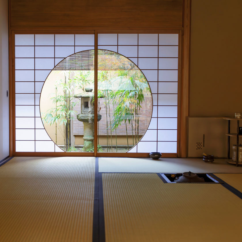 Listening to Kito Tenkundo Juō